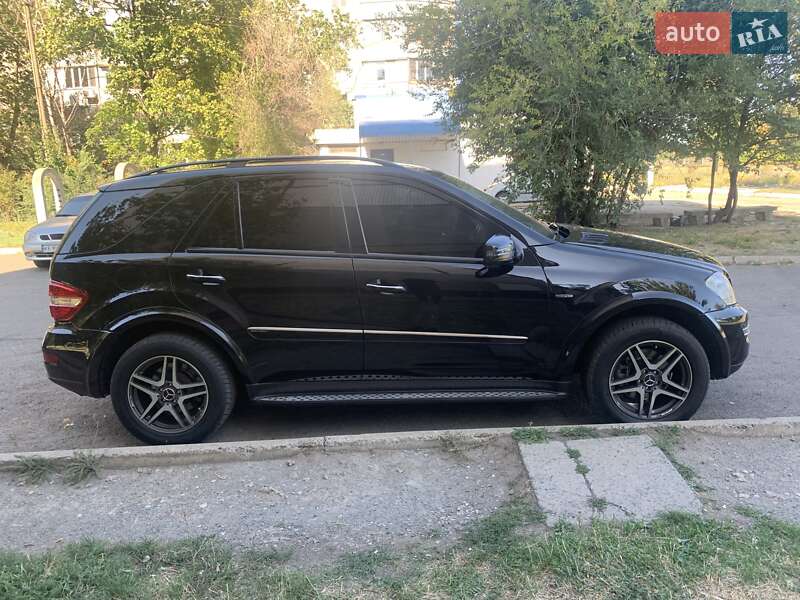 Внедорожник / Кроссовер Mercedes-Benz M-Class 2010 в Кривом Роге