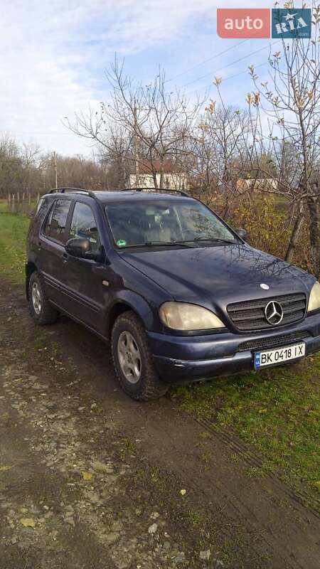 Mercedes-Benz M-Class 2001