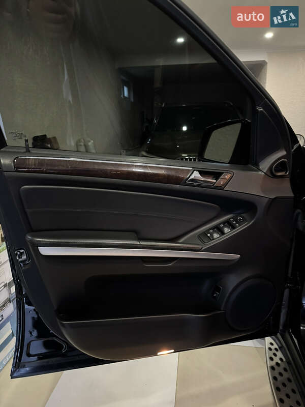 Позашляховик / Кросовер Mercedes-Benz M-Class 2011 в Чернівцях фото 9 Позашляховик / Кросовер Mercedes-Benz M-Class 2011 в Чернівцях