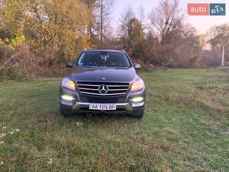 Внедорожник / Кроссовер Mercedes-Benz M-Class 2011 в Киеве