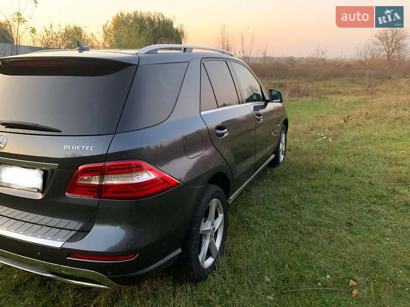 Внедорожник / Кроссовер Mercedes-Benz M-Class 2011 в Киеве