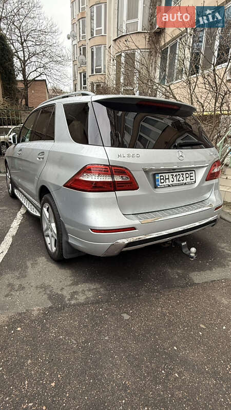 Позашляховик / Кросовер Mercedes-Benz M-Class 2013 в Одесі