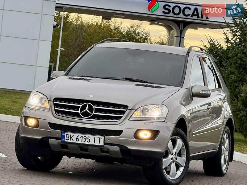 Mercedes-Benz M-Class 2005 Mercedes-Benz M-Class 2005