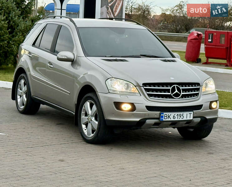 Внедорожник / Кроссовер Mercedes-Benz M-Class 2005 в Ровно
