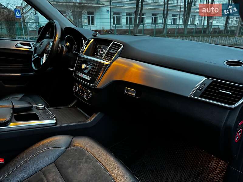 Внедорожник / Кроссовер Mercedes-Benz M-Class 2013 в Киеве