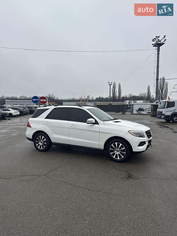 Внедорожник / Кроссовер Mercedes-Benz M-Class 2015 в Киеве