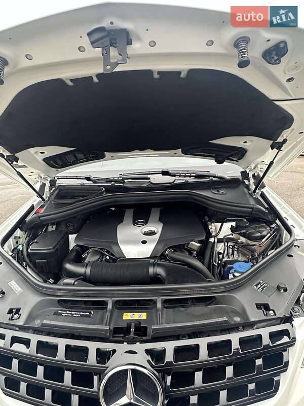 Внедорожник / Кроссовер Mercedes-Benz M-Class 2015 в Киеве