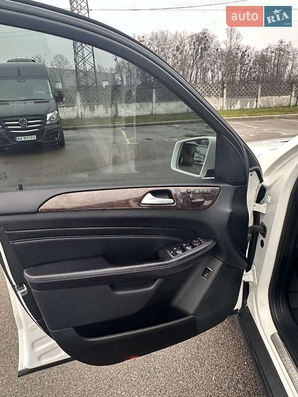 Внедорожник / Кроссовер Mercedes-Benz M-Class 2015 в Киеве