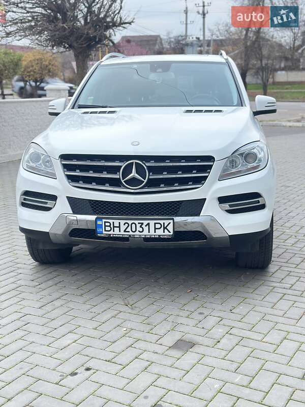 Внедорожник / Кроссовер Mercedes-Benz M-Class 2014 в Николаеве