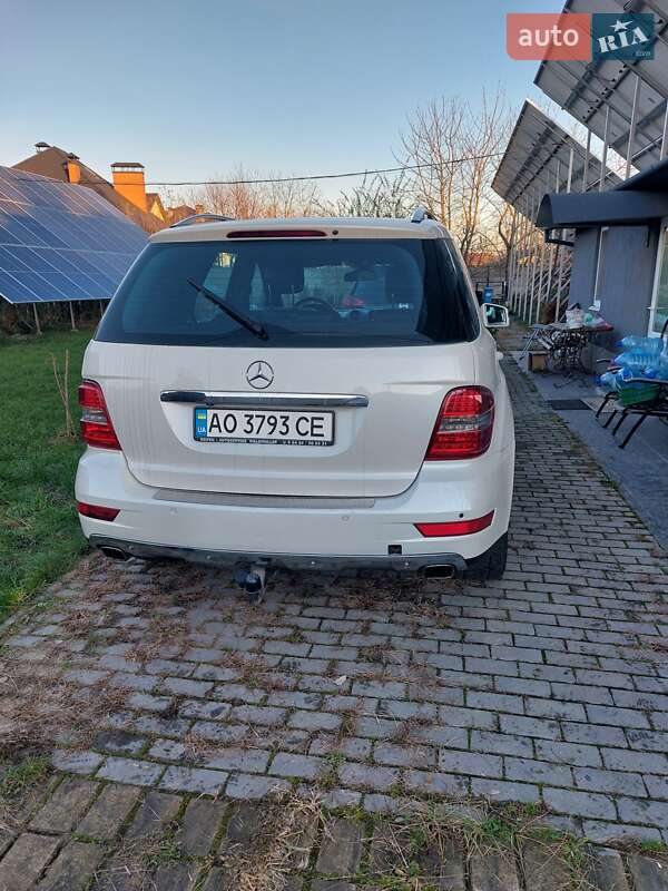 Позашляховик / Кросовер Mercedes-Benz M-Class 2010 в Ужгороді