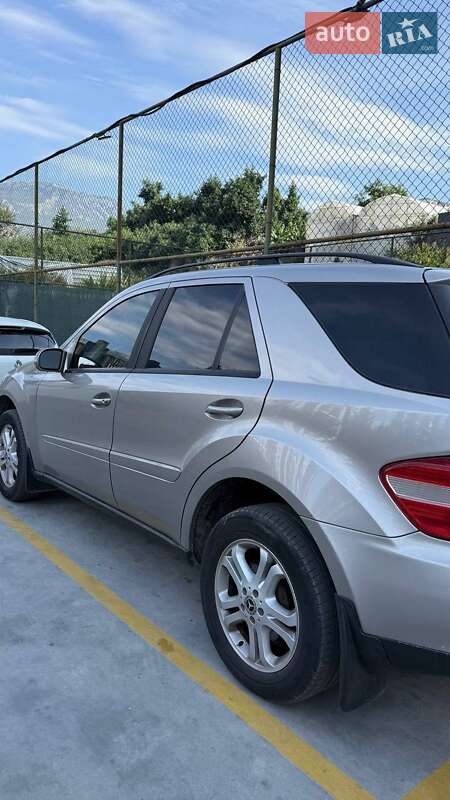 Mercedes-Benz M-Class 2006