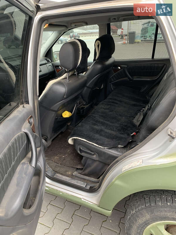 Внедорожник / Кроссовер Mercedes-Benz M-Class 2002 в Черновцах