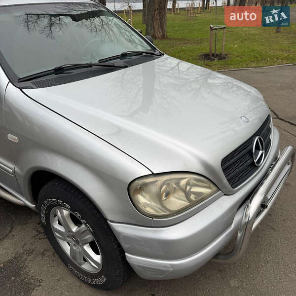 Внедорожник / Кроссовер Mercedes-Benz M-Class 2001 в Киеве