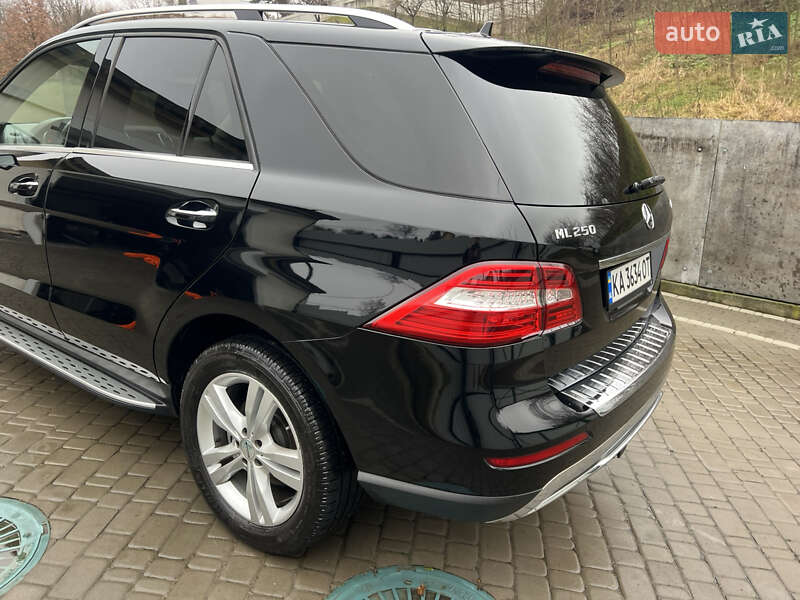 Внедорожник / Кроссовер Mercedes-Benz M-Class 2015 в Киеве