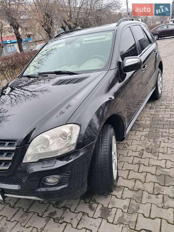 Позашляховик / Кросовер Mercedes-Benz M-Class 2009 в Чернівцях фото 15 Позашляховик / Кросовер Mercedes-Benz M-Class 2009 в Чернівцях