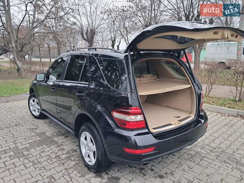 Позашляховик / Кросовер Mercedes-Benz M-Class 2009 в Чернівцях фото 14 Позашляховик / Кросовер Mercedes-Benz M-Class 2009 в Чернівцях