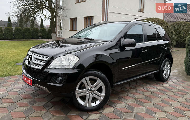 Mercedes-Benz M-Class 2010 Mercedes-Benz M-Class 2010