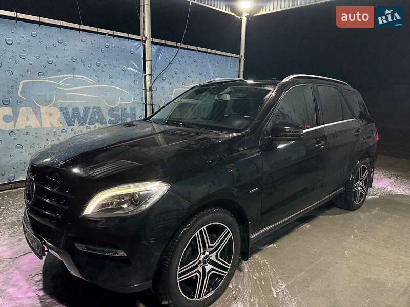 Mercedes-Benz M-Class 2012 Mercedes-Benz M-Class 2012