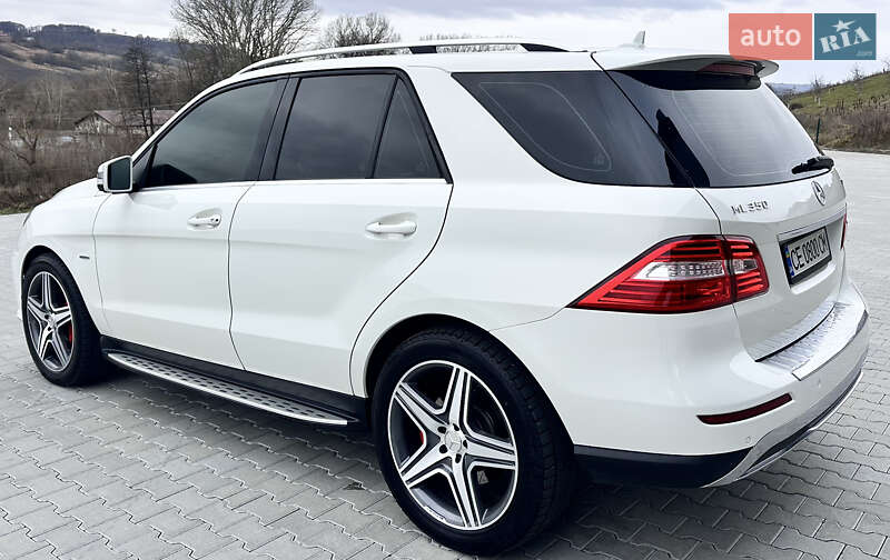 Внедорожник / Кроссовер Mercedes-Benz M-Class 2012 в Черновцах