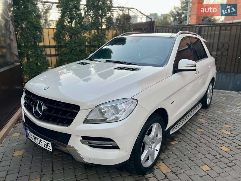 Внедорожник / Кроссовер Mercedes-Benz M-Class 2011 в Буче