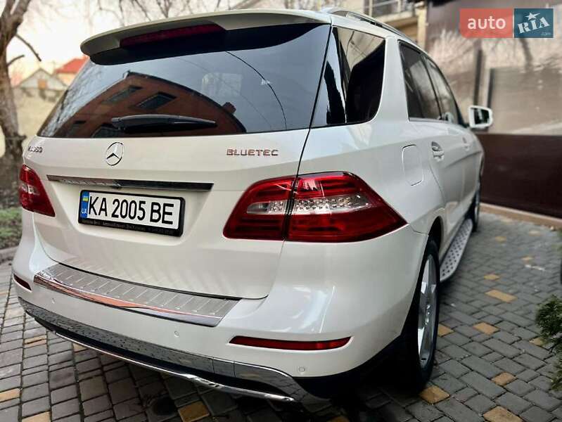 Внедорожник / Кроссовер Mercedes-Benz M-Class 2011 в Буче