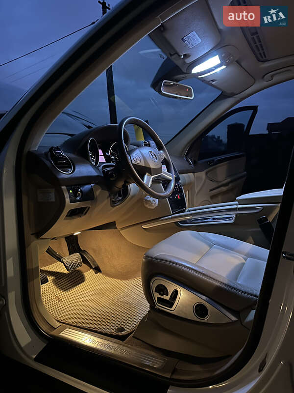 Внедорожник / Кроссовер Mercedes-Benz M-Class 2010 в Львове