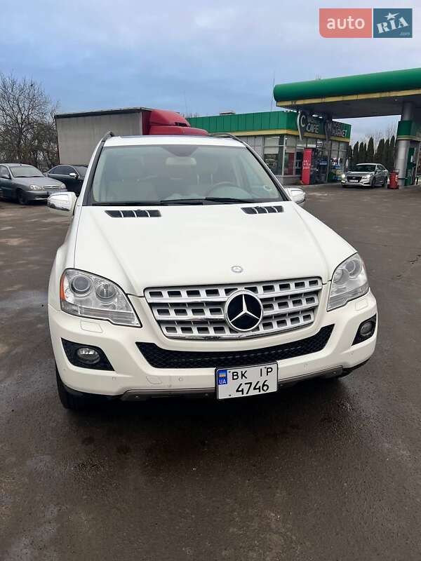 Mercedes-Benz M-Class 2010