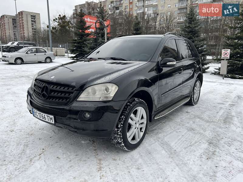 Mercedes-Benz M-Class 2005