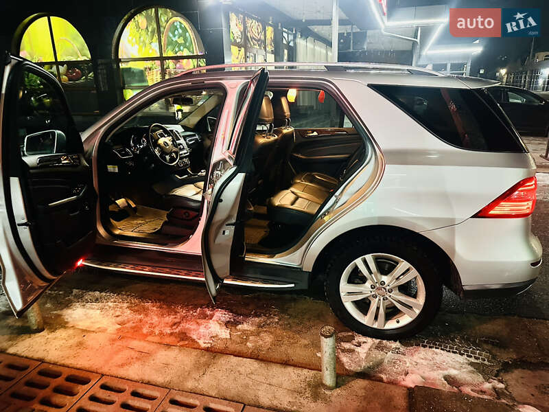 Позашляховик / Кросовер Mercedes-Benz M-Class 2011 в Солотвині