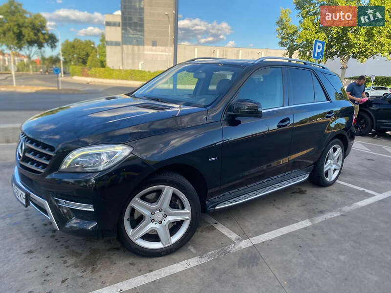 Внедорожник / Кроссовер Mercedes-Benz M-Class 2012 в Киеве