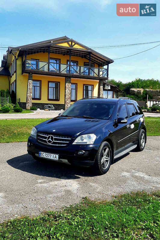 Mercedes-Benz M-Class 2005