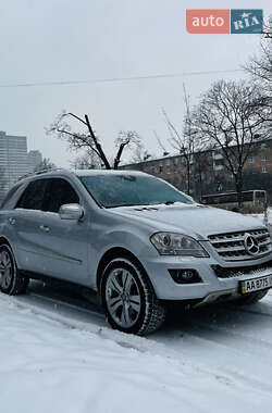 Внедорожник / Кроссовер Mercedes-Benz M-Class 2010 в Киеве