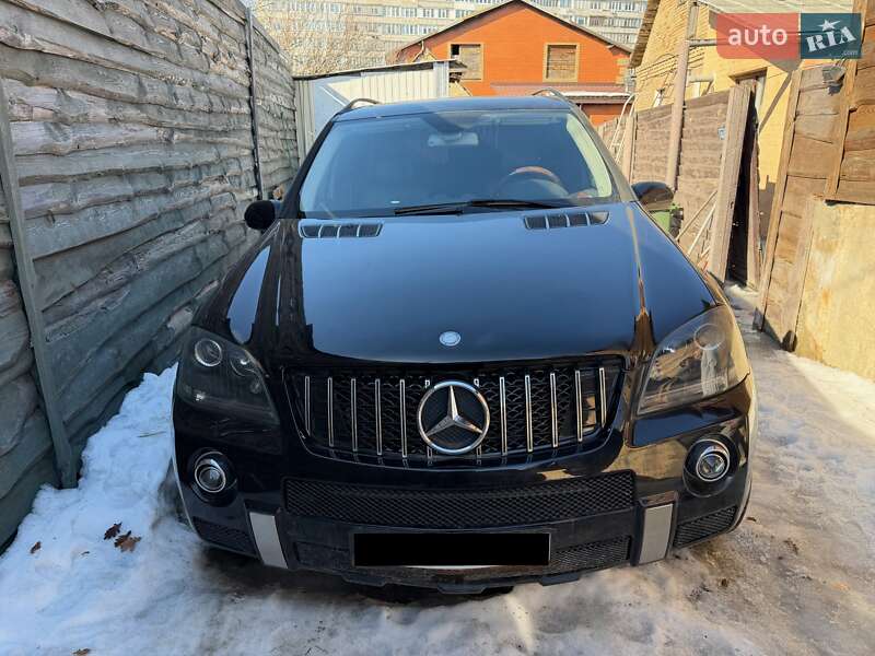 Mercedes-Benz M-Class 2005