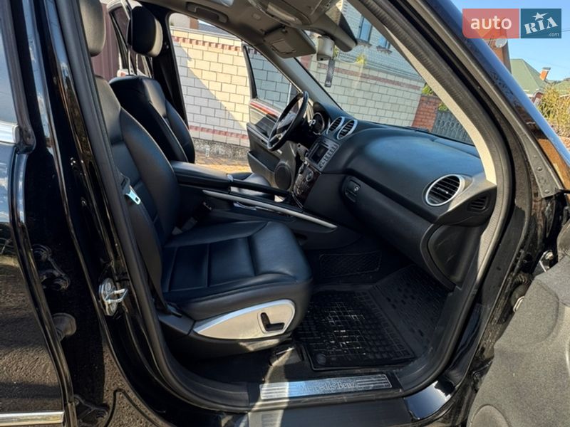 Внедорожник / Кроссовер Mercedes-Benz M-Class 2010 в Киеве