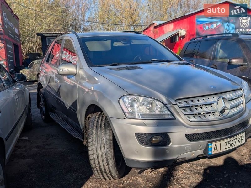 Mercedes-Benz M-Class 2005