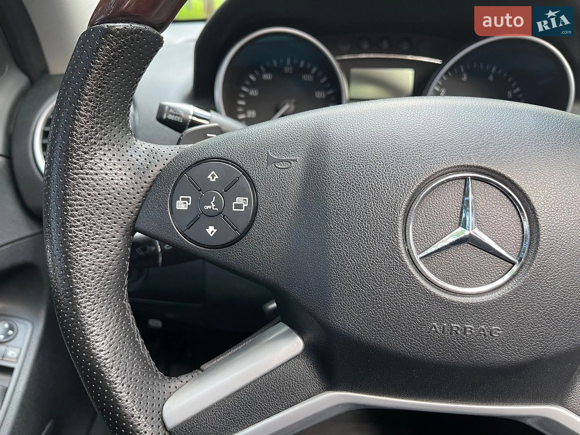 2010 Mercedes-Benz M-klasse - мініатюра 26