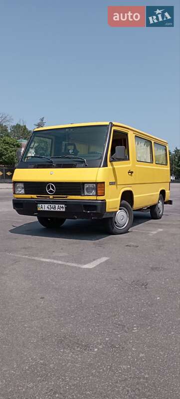 Минивэн Mercedes-Benz MB-Class 1989 в 