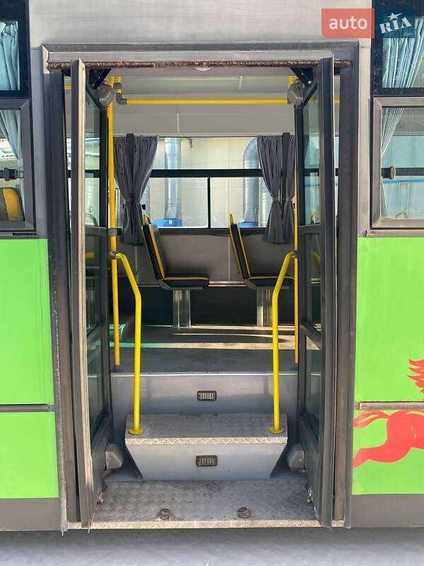 Міський автобус Mercedes-Benz MCV 2011 в Славуті