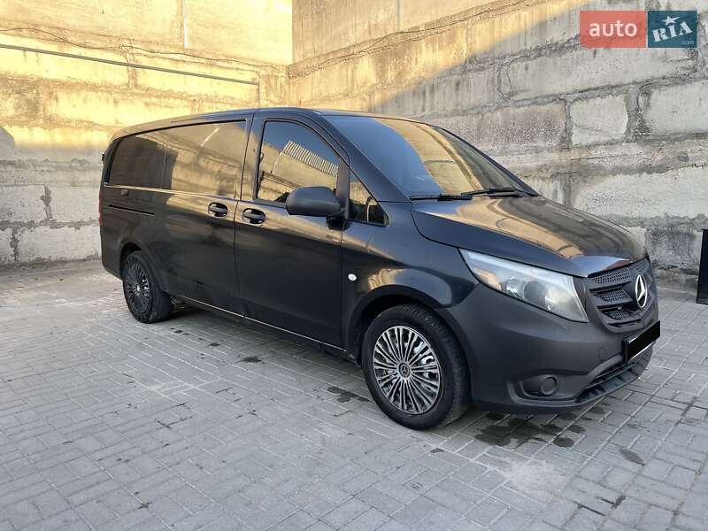 Вантажний фургон Mercedes-Benz Metris 2016 в Тернополі
