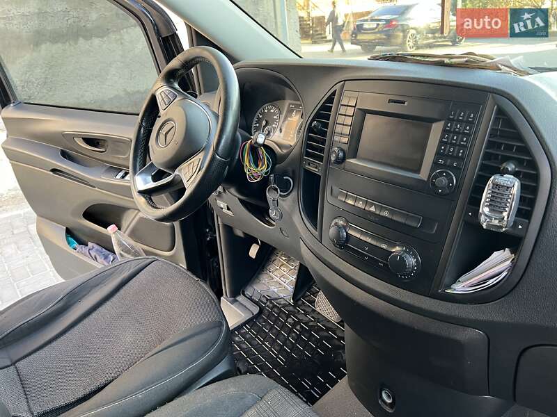Вантажний фургон Mercedes-Benz Metris 2016 в Тернополі
