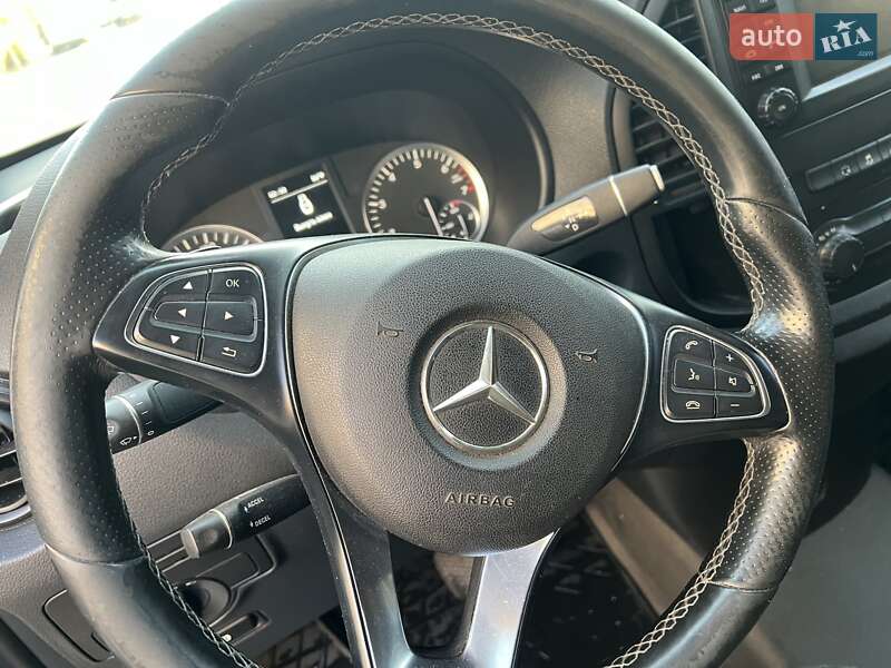Вантажний фургон Mercedes-Benz Metris 2016 в Тернополі