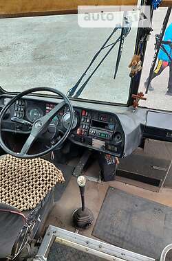 Туристичний / Міжміський автобус Mercedes-Benz O 302 1976 в Кривому Розі