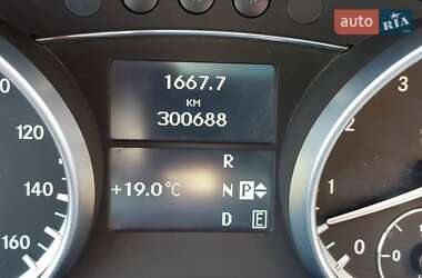 Минивэн Mercedes-Benz R-Class 2010 в 
