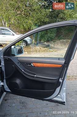 Мінівен Mercedes-Benz R-Class 2011 в 