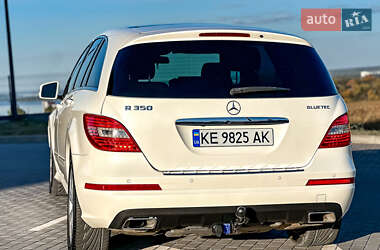 Минивэн Mercedes-Benz R-Class 2012 в 