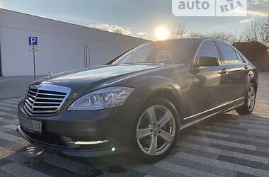 Седан Mercedes-Benz S-Class 2006 в Ужгороді