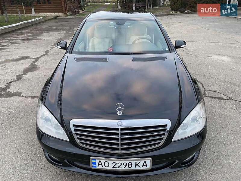 Седан Mercedes-Benz S-Class 2006 в Хусте
