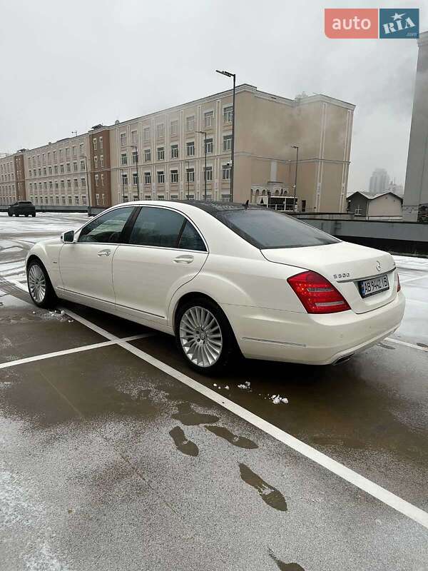 Седан Mercedes-Benz S-Class 2012 в Виннице