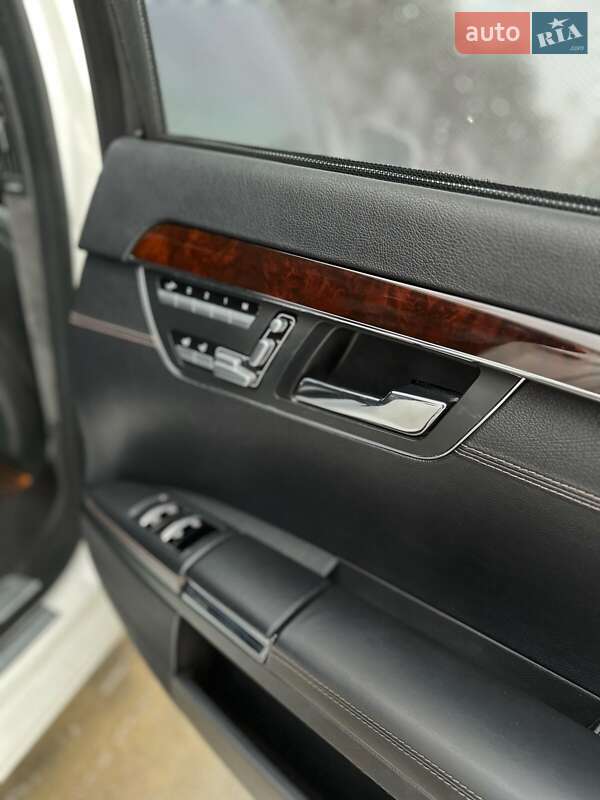 Седан Mercedes-Benz S-Class 2012 в Виннице