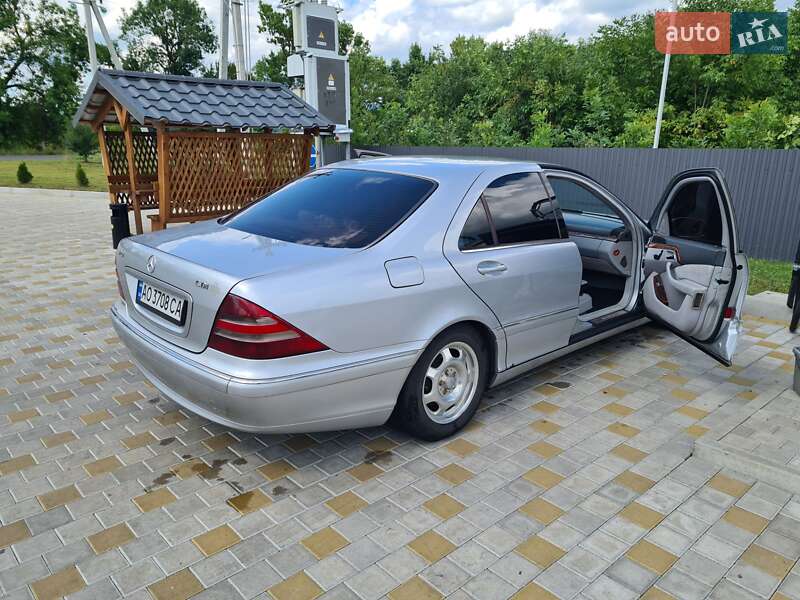 Седан Mercedes-Benz S-Class 2001 в Иршаве